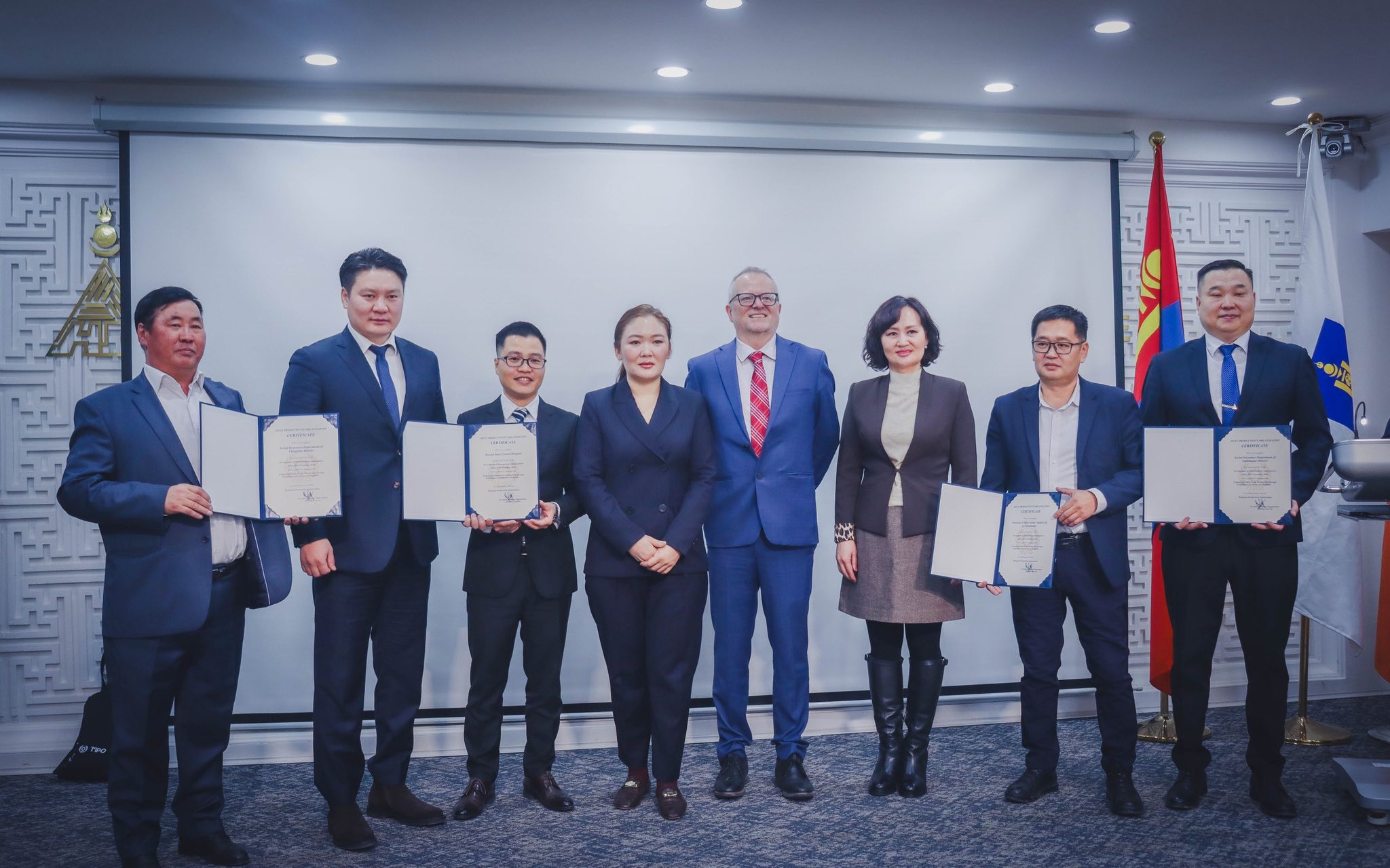 Төмөр зам доогуур нүхэн гарц барих төслийн бүтээн байгуулалт үргэлжилж байна.